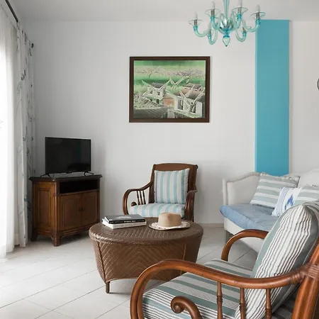 Tinos Resort מלון